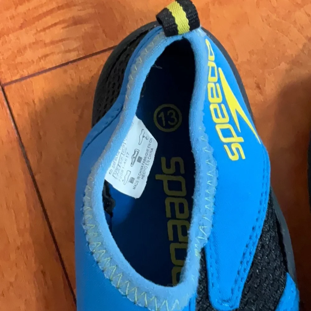Slippers/water shoes